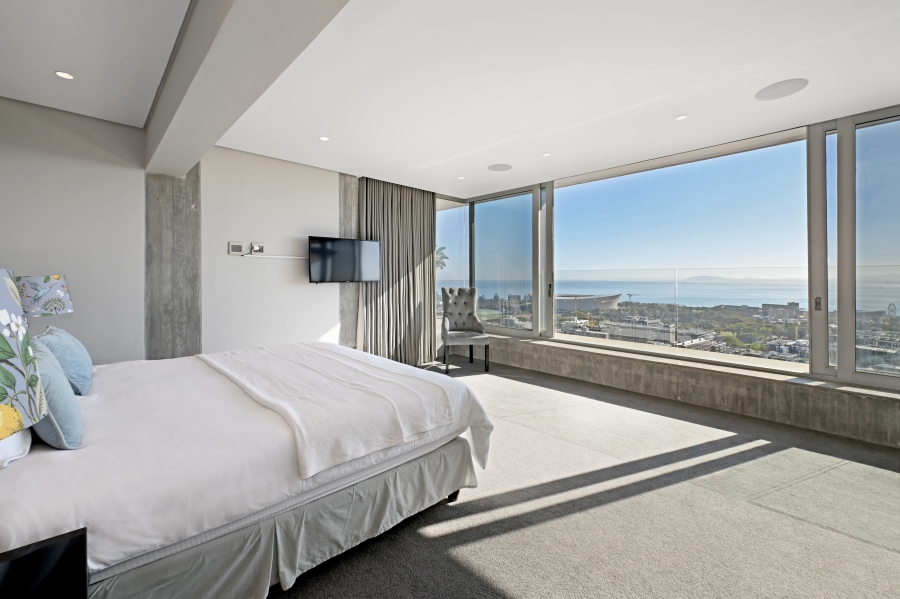 To Let 4 Bedroom Property for Rent in Green Point Western Cape